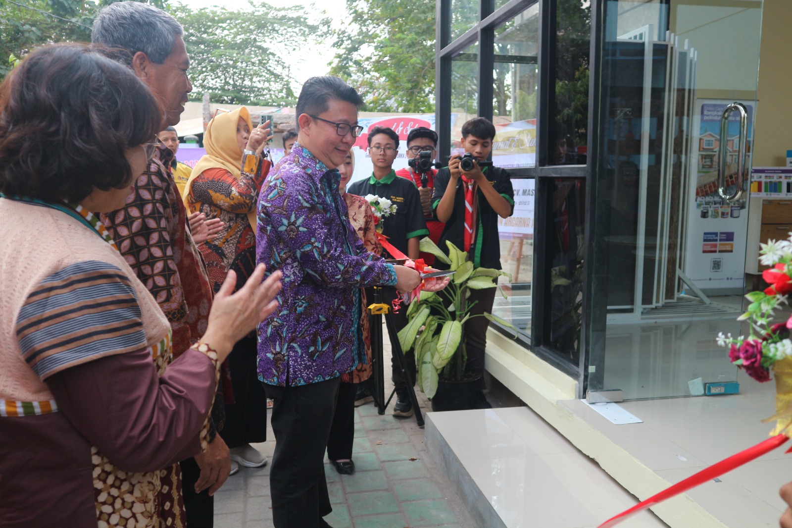 PERESMIAN KELAS INDUSTRI ENTERPRENEUR PERESMIAN KELAS INDUSTRI ENTERPRENEUR