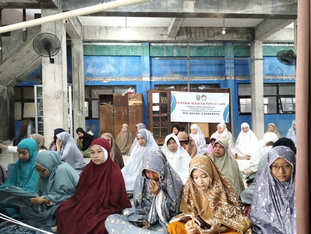 SMKN 3 SURABAYA LAKSANAKAN SHOLAT IDUL ADHA DAN PENYEMBELIHAN HEWAN KURBAN