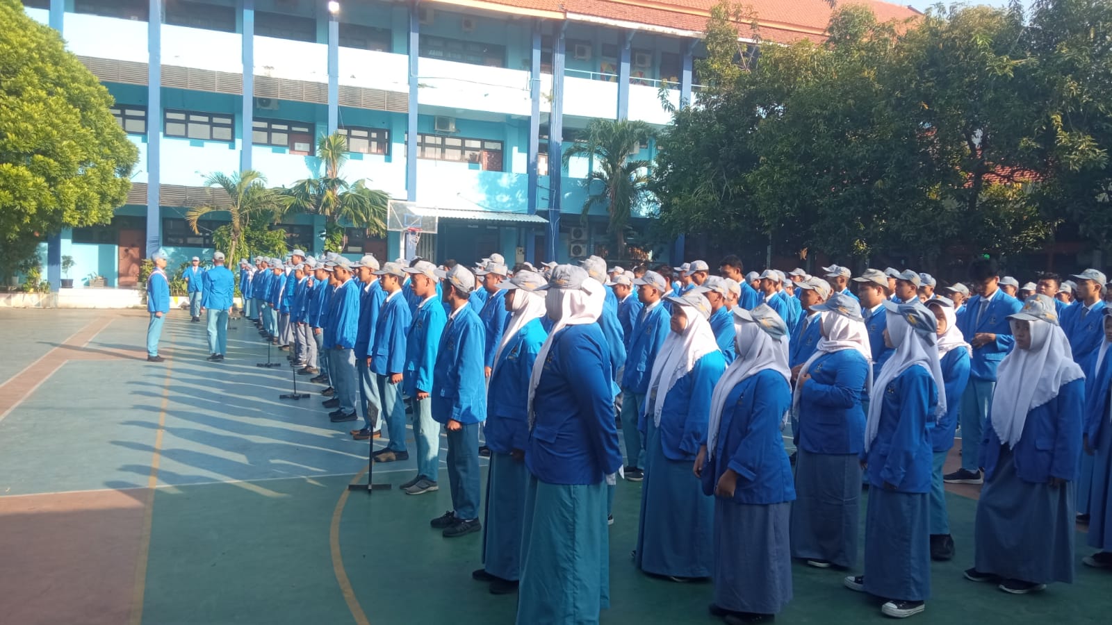 UPACARA PERINGATAN HARI PANCASILA BERLANGSUNG KHIDMAT DI SMK NEGERI 3 SURABAYA