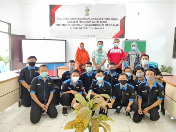 INDUSTRI MENGAJAR TKR