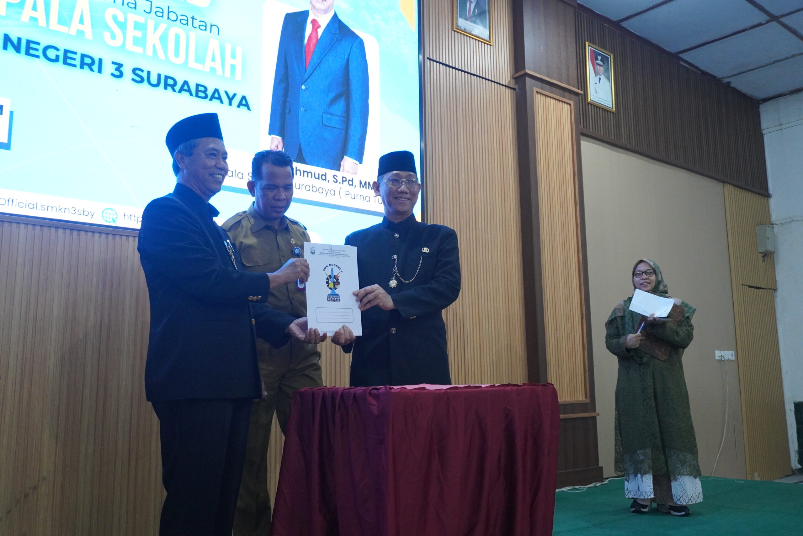 SERAH TERIMA JABATAN KEPALA SMKN 3 SURABAYA PERKUAT SINERGI DAN SEMANGAT BARU SERAH TERIMA JABATAN KEPALA SMKN 3 SURABAYA PERKUAT SINERGI DAN SEMANGAT BARU