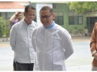 Kepala Dinas Pendidikan Provinsi Jawa Timur Tinjau Pelaksanaan Kurban di SMK Negeri 3 Surabaya